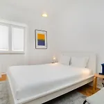 Whome Bright Modern Apartment In The Heart Of Alvalade